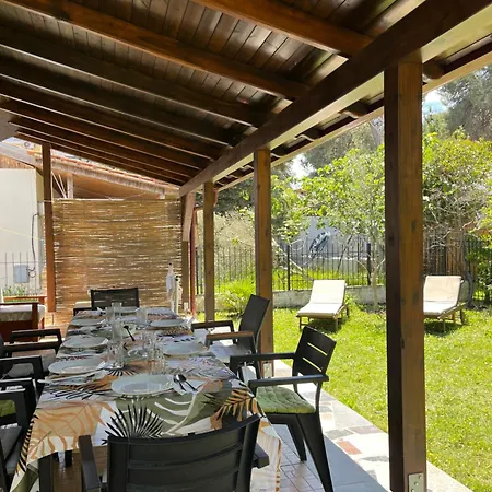 Seaside With Garden גולם