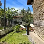 Nyaraló Seaside With Garden