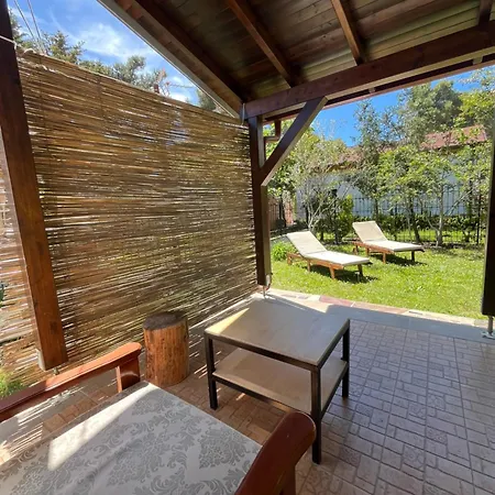 Seaside With Garden Ferienhaus