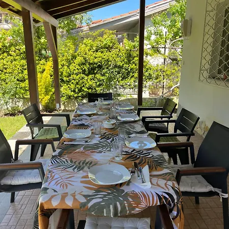 Seaside With Garden Ferienhaus