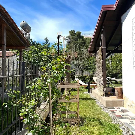 Ferienhaus Seaside With Garden Golem (Tirana)