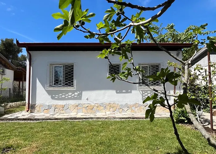 Дом отдыха Seaside With Garden *
